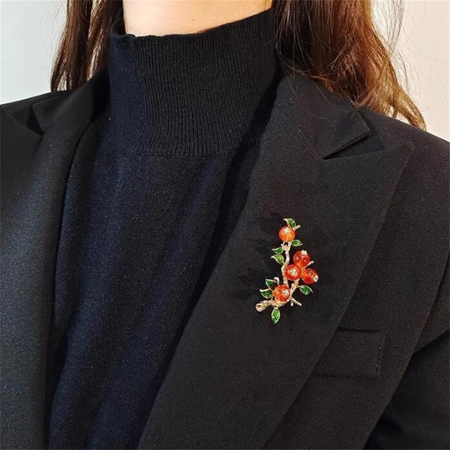 WCRAZYE Pearl Flower Brooches Pin for Women Girls Gold Plated Fashion Elegant Green Leaf Botanical Floral Lapel Brooch Dress Accessories Cute Wedding Valentine's Day Birthday Jewelry Gift Souvenir