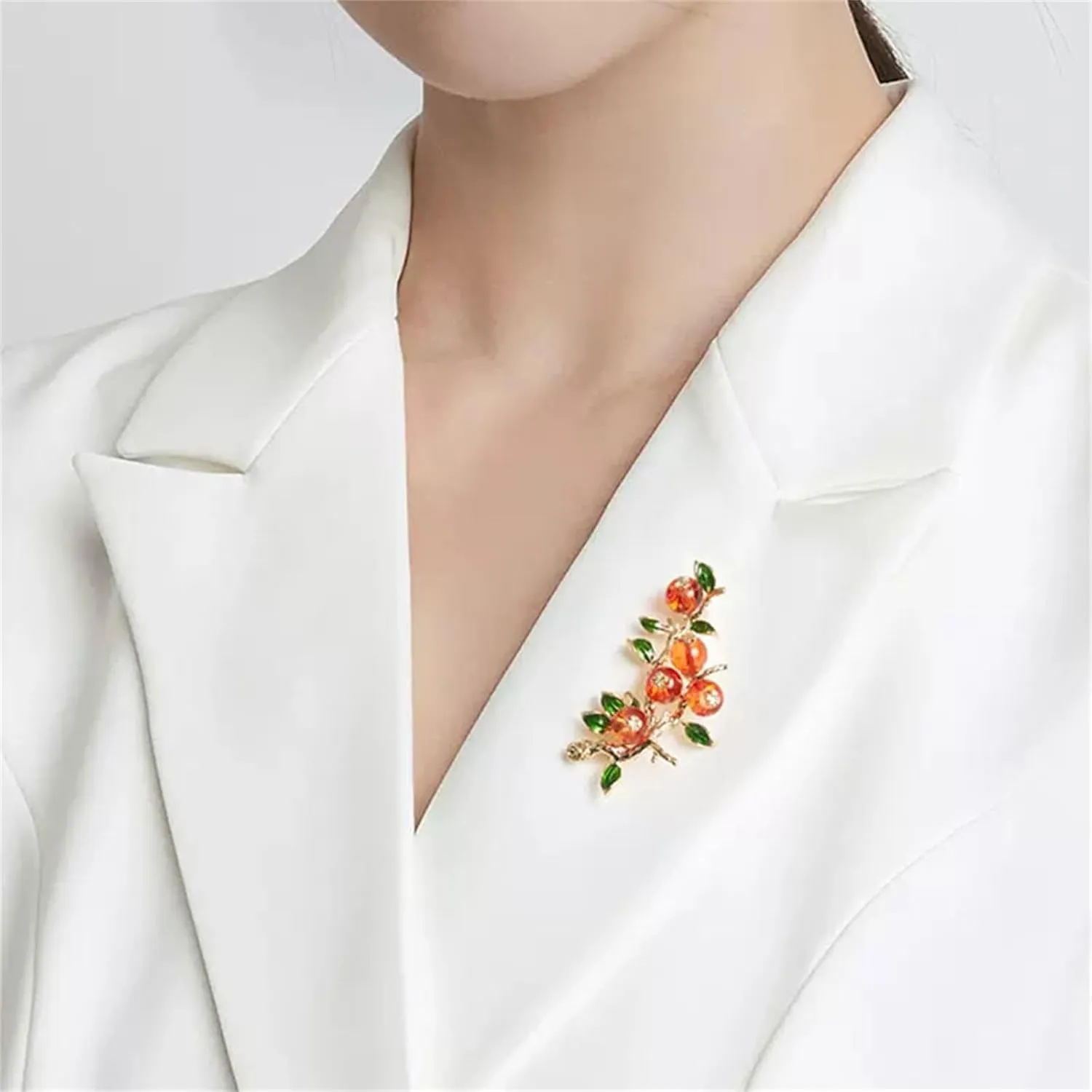WCRAZYE Pearl Flower Brooches Pin for Women Girls Gold Plated Fashion Elegant Green Leaf Botanical Floral Lapel Brooch Dress Accessories Cute Wedding Valentine's Day Birthday Jewelry Gift Souvenir