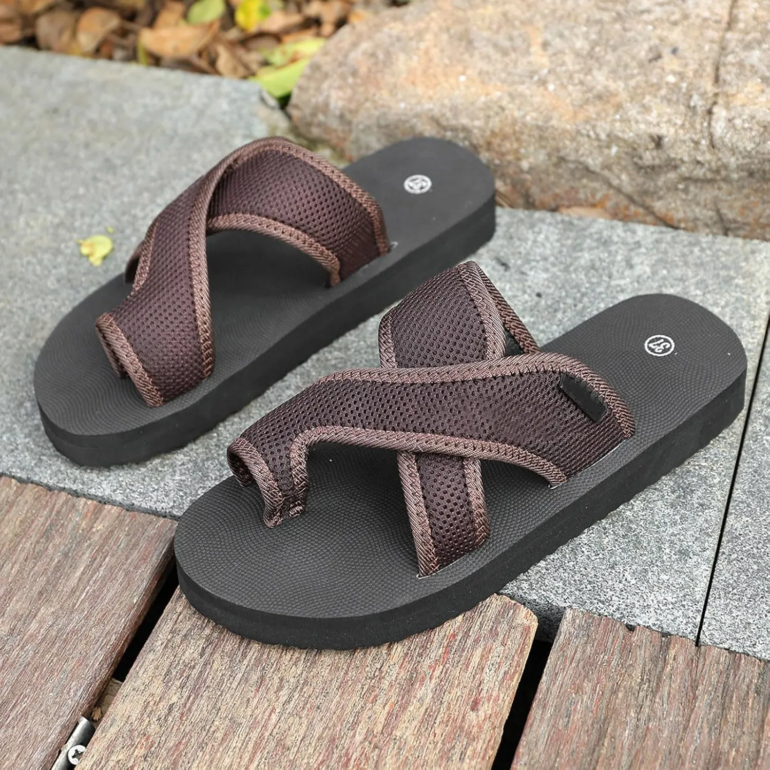 Women's Comfortable Breathable Mesh Flip Flops Hollow Mesh Slide with Arch Support Orthopedic Sandals Summer Slip On Flat Sandals
